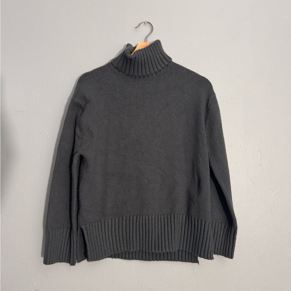Gray H&M turtle neck knit sweater